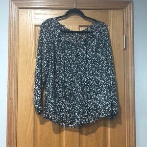 Beautiful floral maternity top 🌻